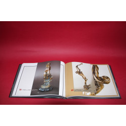 The Automotive Mascot Worldwide un Objet d'Art 