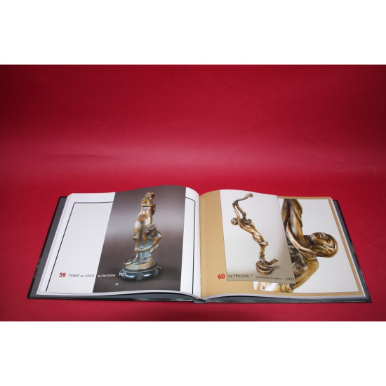 The Automotive Mascot Worldwide un Objet d'Art 